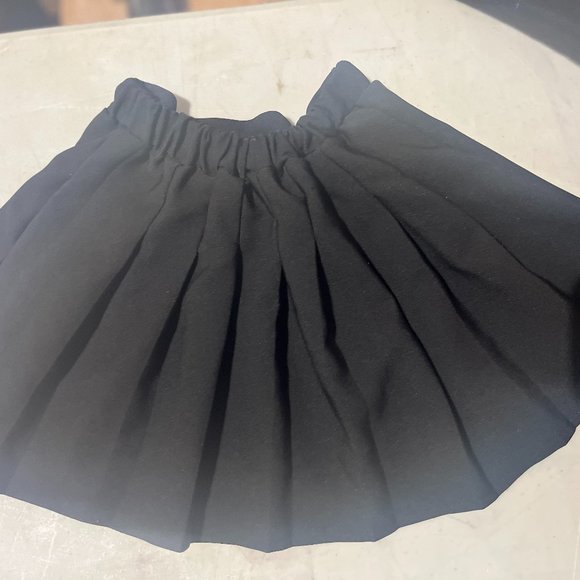 H&M Mini A-Line Tennis Skirt Solid Black With Pockets Size 5T - Picture 1 of 3